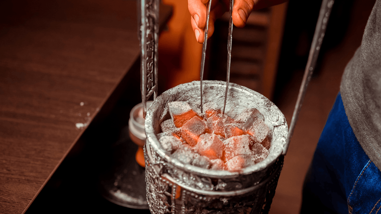 Kann ich normale Kohle für die Wasserpfeife verwenden? - Dschinni Shisha