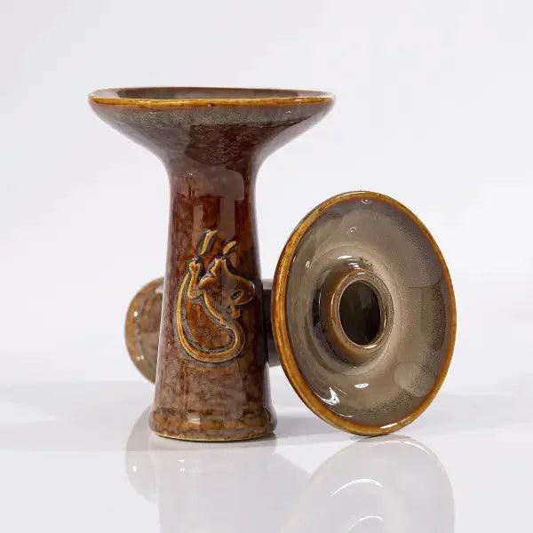 Dschinni Shisha Kopf Phunnel in braun. Es ist ein stehender und ein liegender Phunnel abgebildet. Das Dschinni Symbol ist zu sehen.