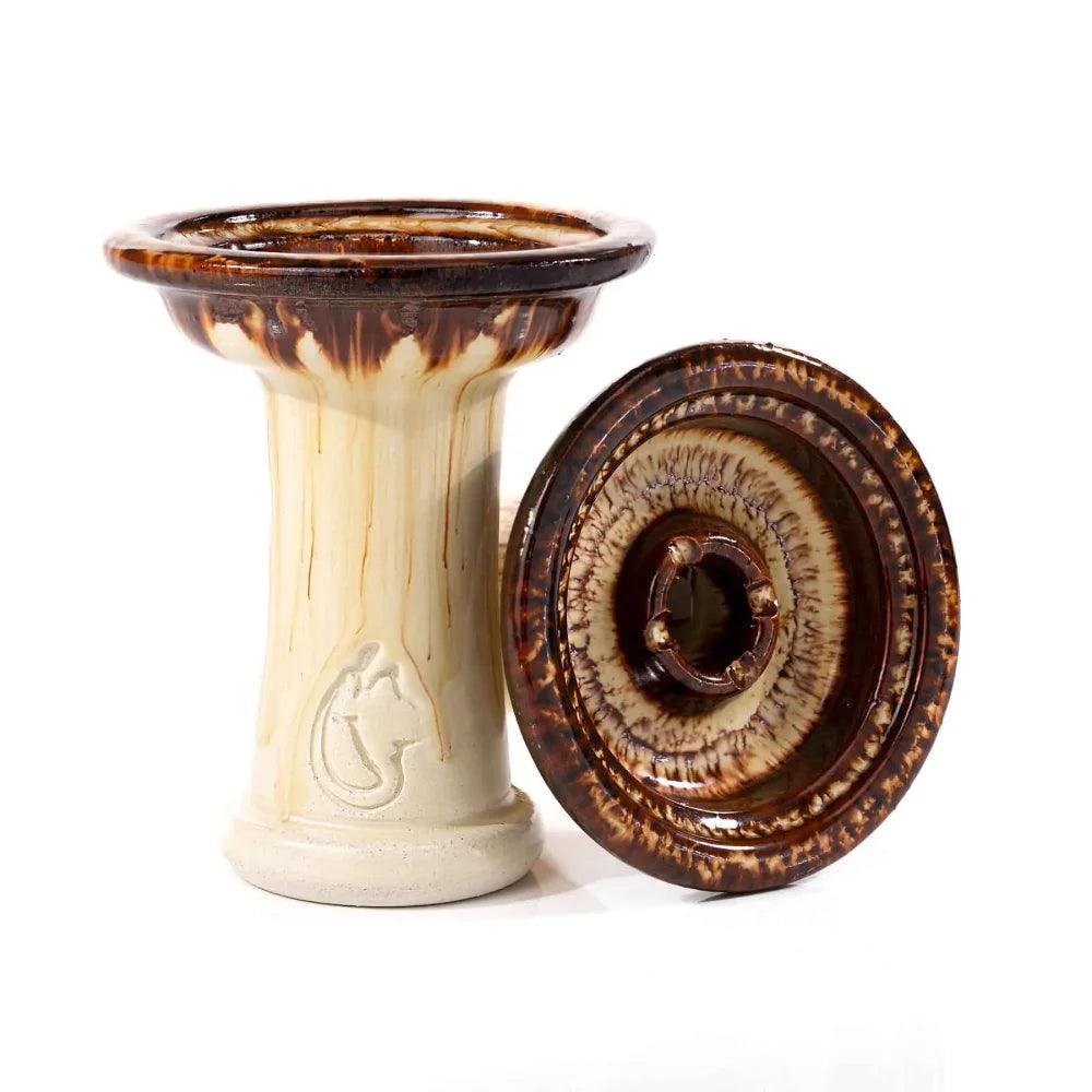 Dschinni Shisha Phunnel Royal Schamottstein Marron in braun. Es ist ein stehender und ein liegender Phunnel abgebildet. Das Dschinni Symbol ist zu sehen.