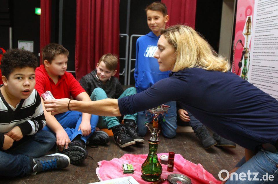 Wie alt muss man für Shisha Bar sein? - Dschinni Shisha