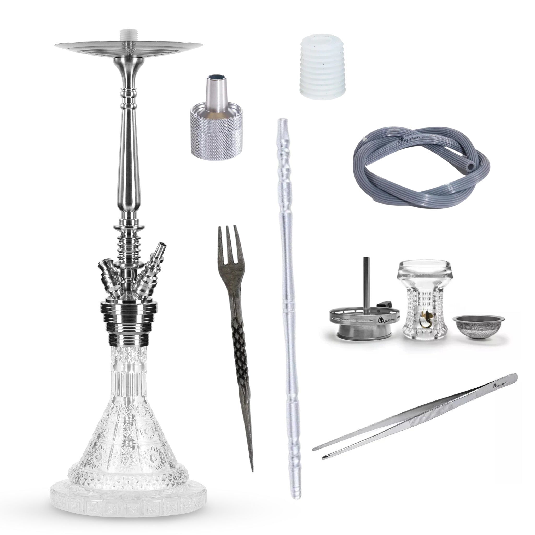 Dschinni Aztec Shisha Set L mit Candyhose Silber, Aluminium Mundstück Silber, Glaskopf Nero mit Kaminaufsatz Vulcan Air, Spitzzange Silber, Tabakgabel und Kopfadapter mit Silikonkopfdichtung auf weißem Hintergrund